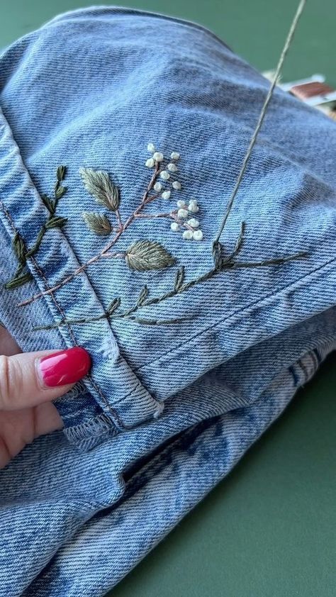 What do you think? I’ve been using up some embroidery threads again, this time to frame some of the jean pocket. It adds that little bit of… | Instagram Embroidered Hem Jeans, Denim Mending, Hand Embroidered Denim, Jean Embroidery, Embroidery Jeans Diy, Learning To Embroider, Stitching Ideas, Denim Embroidery, Basic Embroidery Stitches