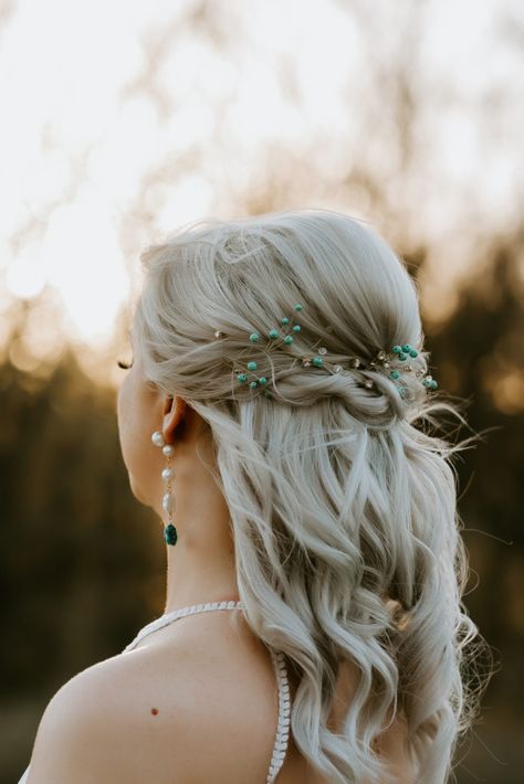 Wedding Hair With Turquoise, Turquoise Wedding Hair Piece, Western Wedding Hair With Turquoise, Turquoise Hair Accessories, Western Wedding Accessories, Western Bride Jewelry, Western Wedding Jewelry Brides, Turquoise Bridal Jewelry, Western Wedding Hairstyles The Bride