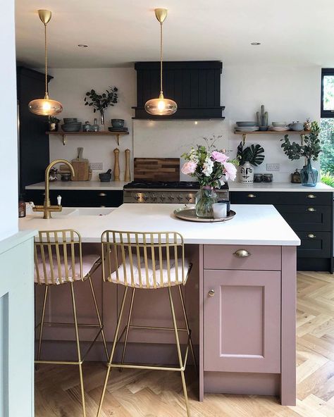 ▪️Eniko▪️ on Instagram: “Ooh one of those days when you are waiting for emails all day and annoyingly they never arrive 😩 Get so many questions about the colour of…” Two Tone Kitchen, Dream Place, Pink House, Deco Boheme, Custom Kitchens, Pink Kitchen, Decorating Inspiration, Open Concept Kitchen, Work Inspiration