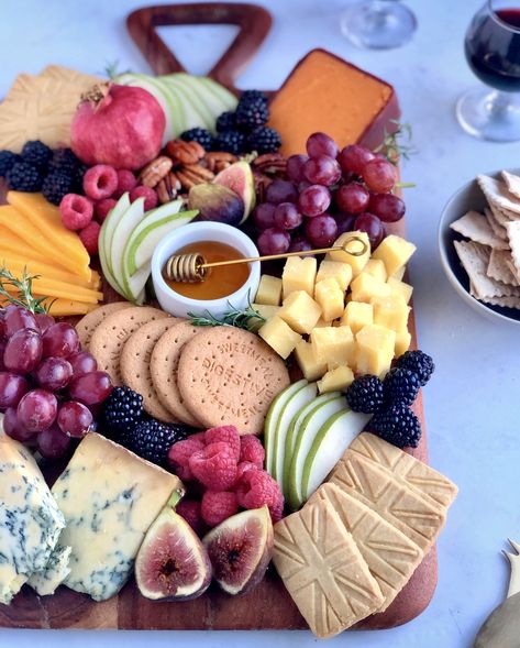 English Cheese Course | Ain't Too Proud To Meg English Cheese Board, Fancy Cheese Board, French Cheese Board, Aesthetic Fruits, English Cheese, Snack Platters, Dessert Boards, Fancy Cheese, Charcuterie Appetizers