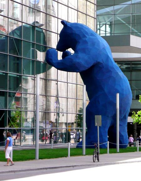 Public art installation called "I See What You Mean". It stands 40' tall with an exterior lapis lazuli blue coloring. Created by sculptor Lawrence Argent - http://www.lawrenceargent.com/ for the Colorado Convention Center. Public Art Installation, Antony Gormley, Blue Bear, Art Installation, Convention Center, Sculpture Installation, Big Blue, Outdoor Art, Convention Centre