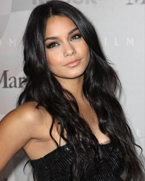 Vanessa Hudgens Aesthetic Icon, Celebrity Look Alikes, Brunette Celebrities Woman, Celebrities With Black Hair, Vanessa Hudgens Aesthetic, Vanessa Hudgens 2000s, Black Hair Celebrities, Vanessa Hudgens Makeup, Vannesa Hudgens