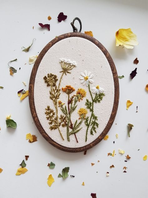 Rustic Embroidery, Wild Flower Embroidery, Cottagecore Embroidery, Botanical Embroidery, Diy Embroidery Designs, Embroidery Vintage, Hand Embroidery Projects, Embroidery Flowers Pattern, Cute Embroidery