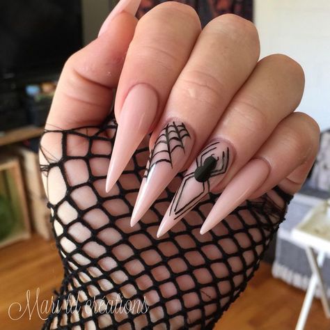 Spider Stilleto Nails, Stiletto Nails Designs Halloween, Halloween Nail Stiletto, Stilleto Halloween Nails Designs, Stilleto Nails Halloween Art Designs, Halloween Acrylic Nails Stiletto, Spider Design Nails, Halloween Stelitto Nails, Stilleto Halloween Acrylic Nails