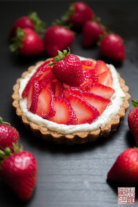 Strawberry Balsamic Tart Caramel Tart Recipe, Strawberry Balsamic, Caramel Tart, Strawberry Tart, Tart Dessert, Tart Baking, Pie Tart, Plated Desserts, Strawberries And Cream