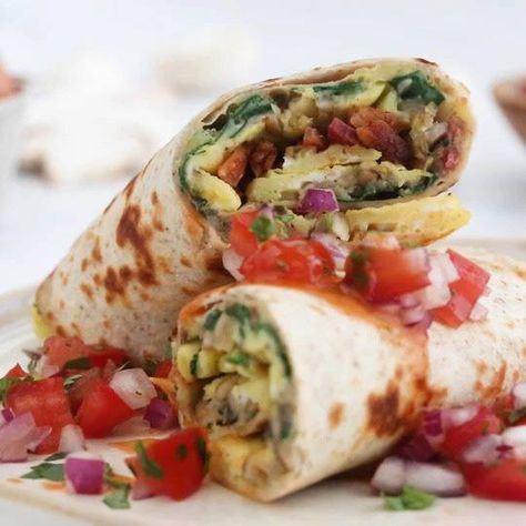 Omelet Tortilla Breakfast Wrap, Omelette Wrap Recipe, Tortilla Omelette Wrap, Breakfast Wrap Ideas, Breakfast Wraps Healthy, Tortilla Breakfast Wrap, Tortilla Breakfast, Breakfast Wraps Recipes, Healthy Breakfast Recipes Clean Eating