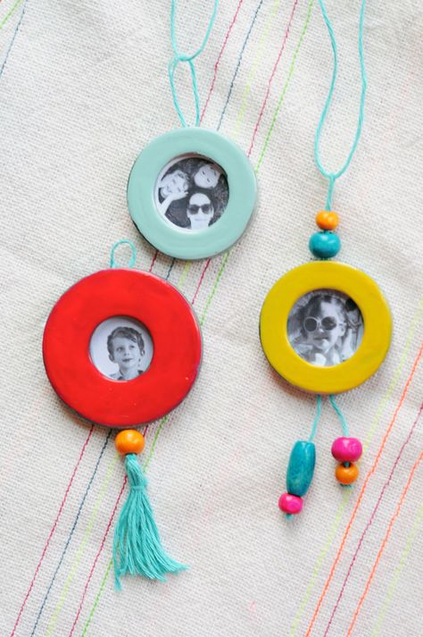 These are made from painted washers!  http://www.bjcraftsupplies.com/sewing/ Diy Locket Necklace, Washer Crafts, Mother's Day Crafts For Kids, Necklaces Diy, Washer Jewelry, Easy Mother's Day Crafts, Fun Projects For Kids, Mother's Day Crafts, Mothers Day Crafts For Kids