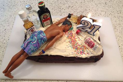 21 of the Funniest 21st Birthday Cakes Ever! - Wow Gallery 21st Birthday Cake For Guys, Birthday Cake For Boyfriend, 21 Party, Guys 21st Birthday, Cake For Boyfriend, 21st Bday Ideas, Birthday Presents For Men, 21st Cake, 21st Birthday Cakes