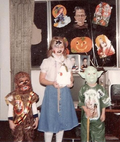 Vintage Halloween Pictures, Retro Halloween Costumes, Halloween Costumes Vintage, Old Halloween Photos, Vintage Halloween Costumes, Boxing Halloween Costume, Land Scapes, Halloween Box, October Country