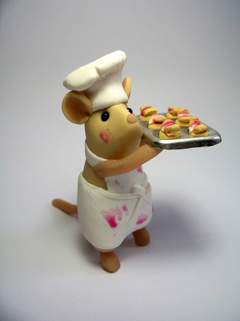 Baking Mouse | I've been wanting to make a Baking Mouse for … | Flickr Jumping Clay, Fimo Polymer Clay, Fondant Animals, Polymer Clay Figures, Sculpey Clay, Play Clay, Mouse Cake, Clay Polymer, Polymer Clay Animals