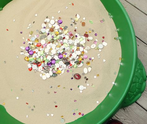 1 sandbox and 1 bucket of bling and you've got hours of treasure hunting! Treasure Hunt Preschool, Preschool Summer Camp, Kids Sandbox, Summer Preschool, Kit Ideas, Golden Birthday, Kids Projects, Grain Of Sand, Birthday Idea