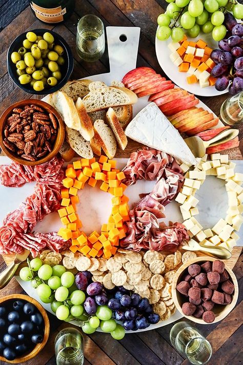 Build an epic New Year's Eve Charcuterie Board to ring in the new year. New Years Eve Snacks, Nye Food, New Years Appetizers, New Year's Eve Appetizers, New Years Eve Food, Charcuterie Board Ideas, Charcuterie Inspiration, New Year's Food, Snack Board