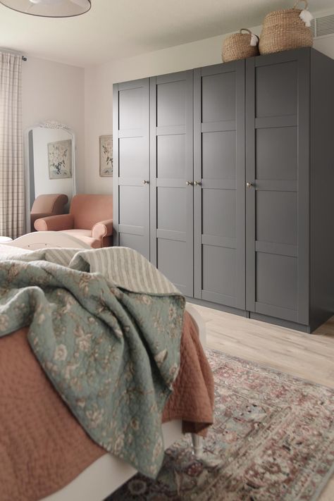 dark gray wardrobes, teal toile quilted blanket, clay quilt, granny chic decor Teal Quilt Bedding, Grey Wardrobe Design Bedroom, Dark Grey Wardrobe Bedroom, Dark Wardrobe Bedroom, Dark Grey Wardrobe, Grandmillennial Bedroom, Small Condo Living, Gray Closet, Dark Gray Bedroom