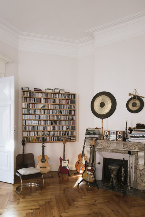 Family Music Room, Black Friday Quotes, Musician Room, Music Room Design, Music Room Ideas, Home Music Rooms, Multi Room Audio, Houses In France, Guitar Room