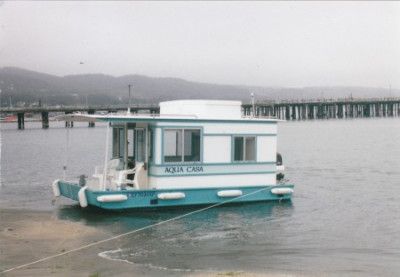 TWELVE Terrific (and Tiny) Houseboats and Shantyboats- A photo gallery – Relaxshax's Blog Small Houseboats, Trailerable Houseboats, Pontoon Houseboat, Shanty Boat, Houseboat Living, Tiny House Blog, Working Boat, River Float, Boat Stuff