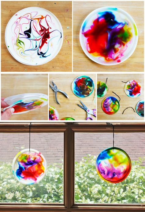 Experimento chuli chuli de la semana del 22-23 de febrero Diy Suncatchers, Suncatcher Craft, Plastic Lids, Crafty Kids, Camping Crafts, Childrens Crafts, Easy Crafts For Kids, Preschool Art, Summer Crafts