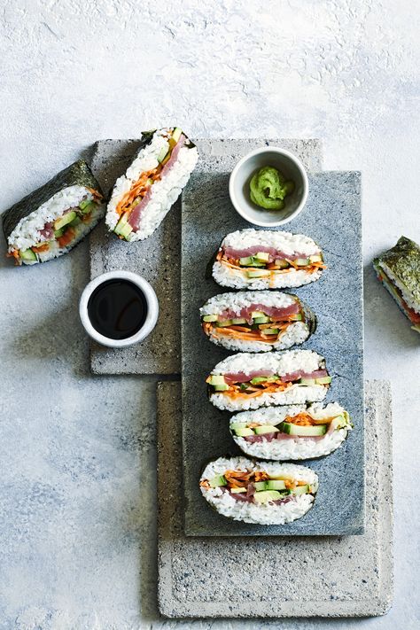 Onigirazu Sushi Sandwich Recipe Switch up your usual sarnie for our sushi sandwich with soft sashimi tuna, pickled fiery ginger and crunchy veg. Plus, this easy Japanese onigirazu recipe is low in calories too Rice Sandwich Recipe, Onigirazu Recipe, Enoki Mushroom Recipe, Sashimi Tuna, Best Tofu Recipes, Vegetarian Stir Fry, Ramen Dishes, Japanese Food Sushi, Easy Japanese Recipes