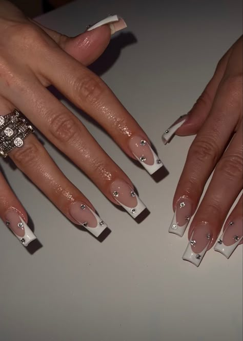 French Tip Nails With Rhinestones Simple, Nail Inspo Coffin With Gems, Prom Nail Ideas Square, Half Inch Acrylic Nails, White Gel Nails With Design Rhinestones, Easy Acrilyc Nails, Rinstone Nails French Tip, Birthday Nails Rhinestones Diamonds, White French Nails With Charms