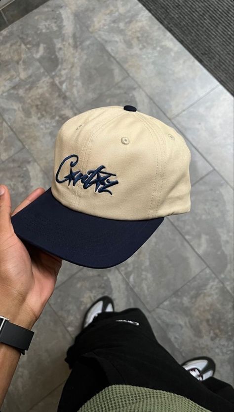 Vintage Streetwear Cap, Streetwear Caps, Men Streetwear Fashion, Mens Fashion Week Street Style, Streetwear Hats, Dope Hats, Hat Aesthetic, Streetwear For Men, Trendy Boy Outfits