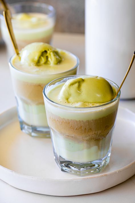 Pistachio Coffee Drink, Cafe Drinks Ideas, Pistachio Affogato, Pistachio Drink, White Chocolate And Pistachio, White Chocolate Coffee, Pistachio Latte, Vietnam Coffee, Avocado Coffee