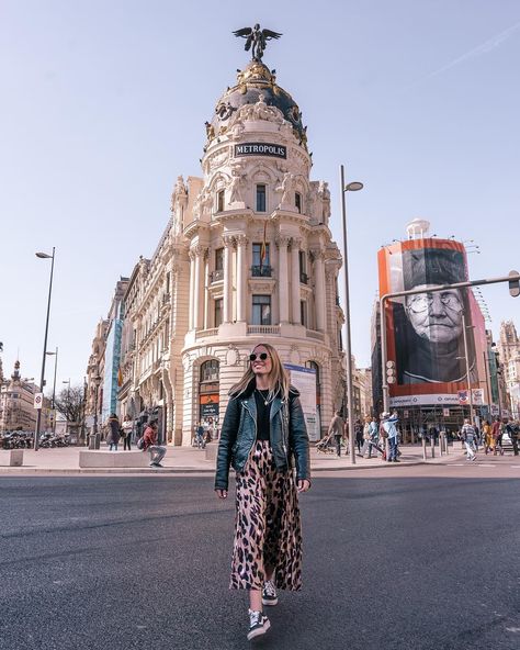 For fellow Instagrammers that are travelling to Spains capital city then our ultimate guide of the 10 Instagrammable places in Madrid is a must read! Read Madrid, Madrid Aesthetic, Madrid Outfits, Spain Outfit, Madrid City, Madrid Travel, Spain Photography, Travel Picture Ideas, Europe Photos