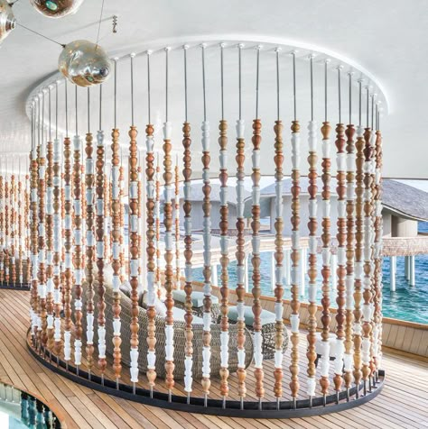 This modern spa in the Maldives uses abacus-like partition walls to create a sense of privacy but at the same time, allowing the breeze to travel through the space. #ModernSpa #PartitionWall #RoomDivider Wood Partition, Relaxation Space, Partition Walls, Modern Spa, Private Lounge, Temporary Wall, Curved Wood, Restaurant Concept, Jw Marriott