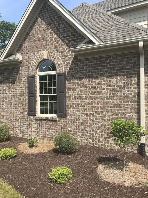 Ashton Court - Pine Hall Brick, Inc. Brown Brick Siding Colors, Ashton Court Brick, Brick Exterior Farmhouse, Brown Brick Exterior Color Scheme, Ashton Brick, Brown Brick House Exterior Color Schemes, Brick Colors For House Exterior, Brown Brick House Exterior, Brick Exterior Colors Schemes