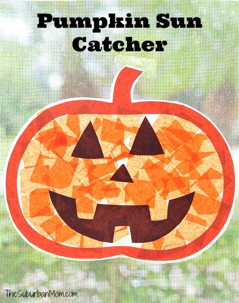 No-mess pumpkin sun catcher is a fun halloween kids craft that you can use as a Halloween decoration year after year. Printable template included. Hallowen Crafts, Paper Pumpkin Craft, Dekorasi Halloween, Pumpkin Craft, October Crafts, Halloween Kunst, Suncatcher Craft, Halloween Preschool, Fall Crafts For Kids