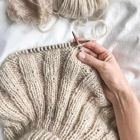 5 BEST  #KNITTING Presets for Mobile Lightroom☀️ Just one click and your photo will become more stylish, warm & cool ☑️ You can order in our Etsy shop. Click link in our bio 🔝 . . . ▪️All rights for the photos belongs to their owners▪️ #mobilepresets #lightroompresets #styleyourblog #smm #smmmanager #mamablog #mamablogger #familyblog #whitepreset #lifestyleblogger #lifestyle #babyblog #mybaby #brightandairy #shop #traveller #travellerlover #beforeandafter  #beforeafter #CLEARPRESET #HANDMADE #A Sunday Sweater, Aran Knitting, Aran Knitting Patterns, Sweater Knitting Pattern, Modern Knitting, Knit Edge, Edge Stitch, Knit In The Round, Sweater Knitting Patterns