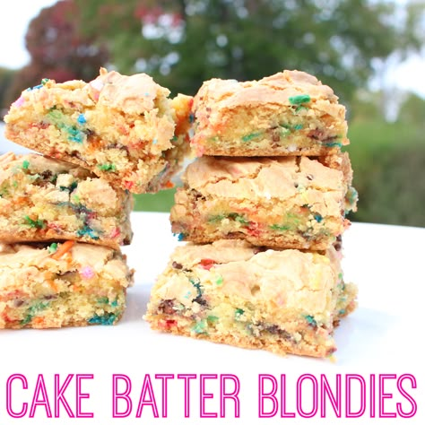 Funfetti Blondies, Funfetti Cake Mix Recipes, Cake Batter Blondies, Blondie Cake, Cake Mix Bars, Blonde Brownies, Cake Batter Cookies, Boxed Cake Mixes Recipes, Funfetti Cake Mix