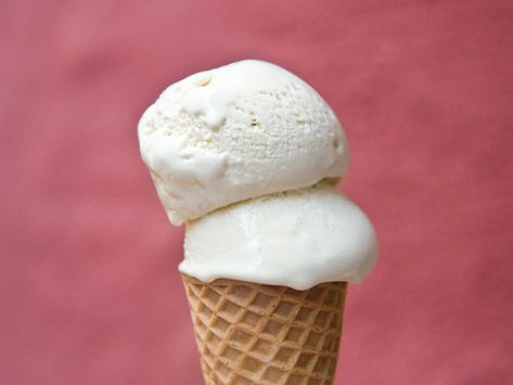 Horchata Ice Cream, Almond Milk Drinks, Maple Ice Cream, Mexican Horchata, Ice Cream Month, Ice Cream Inspiration, Granitas, Mexican Drinks, Gelato Ice Cream