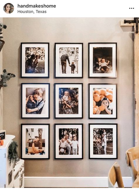 Foto Scale, House Hallway, Photowall Ideas, Family Pictures On Wall, Family Gallery Wall, Picture Gallery Wall, Family Photo Wall, Photo Wall Decor, Family Wall Decor