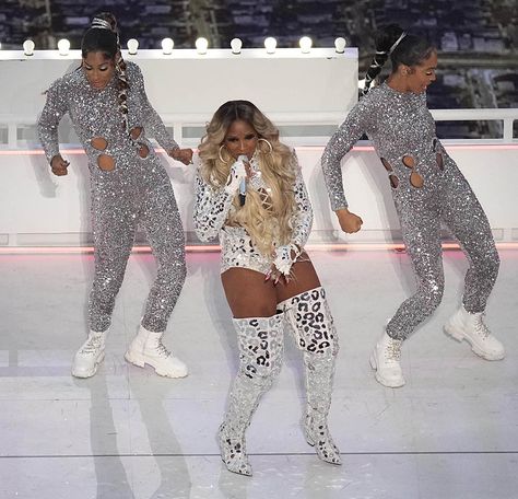 Super Bowl Halftime Show, Black Presents, Super Bowl Halftime, Outfit Boots, Country Musicians, Mary J Blige, Halftime Show, Embellished Clothing, Mary J