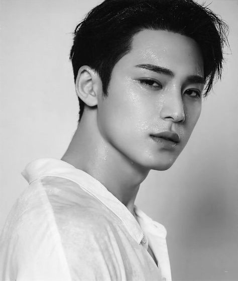 Seventeen Mingyu Photoshoot, Mingyu Drawing Pencil, Mingyu Black And White, Dior Photoshoot, Kim Min Gyu, Kim Mingyu, Men Photography, Seventeen Album, Mingyu Seventeen