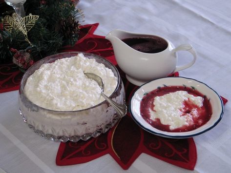 Norwegian Riskrem Rice Pudding; Christmas Dessert Recipe. This traditional Norwegian Christmas dessert is fluffy and mildly sweet. Also called "Riskrem." Norwegian Rice Pudding, Country Basket, Norwegian Christmas, Norwegian Food, Rice Porridge, Scandinavian Food, Leftover Rice, Swedish Recipes, Christmas Dessert