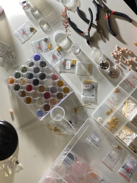 Making Jewellery Aesthetic, Making Beaded Jewelry Aesthetic, Homemade Jewelry Aesthetic, Making Jewlrey Aesthetic, Jewelry Maker Aesthetic, Jewellery Making Aesthetic, Making Jewelry Aesthetic, Beading Aesthetic, Bracelet Making Aesthetic