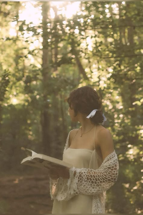 dreamy forest fairy reading a book east of eden ribbon aesthetic dreamland Bookish Photoshoot Outdoor, White Dress Forest Photoshoot, Fairytale Senior Pictures, Senior Picture Ideas Books, Dreamy Photoshoot Ideas, Nature Senior Photos, Forest Senior Photos, Fairy Concept Photoshoot, Dreamy Photography Portraits