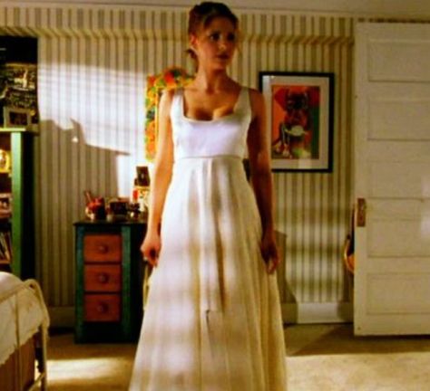 My favorite Buffy dress! 'Prophecy Girl' Season 1-Episode 12 Buffy Season 1, Buffy Costume, Buffy Dress, Buffy Summers, Cute Wedding Dress, Sarah Michelle Gellar, Buffy The Vampire, Buffy The Vampire Slayer, Vampire Slayer