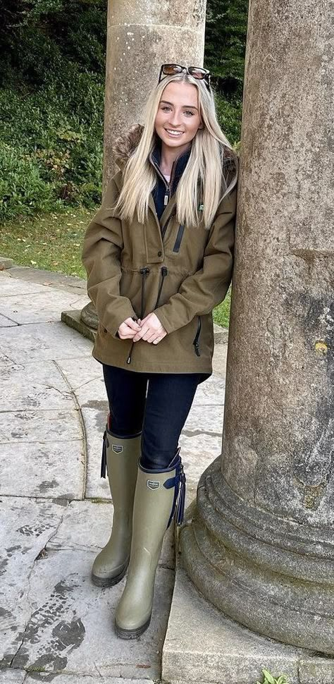 Farming Outfits, Bean Boots Outfit, Wellies Outfit, Le Chameau Wellies, Countryside Outfit, Dog Walking Outfit, Rubber Boots Fashion, Outdoors Fashion, Welly Boots