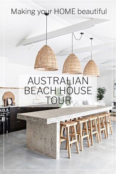 Australian beach houses need to be understated with a relaxed vibe Natural organic finishes are crucial with a blend of timber and stone and they shouldn't be over decorated. I therefore really enjoyed seeing the new holiday home from the very talented Simone Matthews of SOUL Home. You can hear from Simone and take a tour of The Pause, her latest gorgeous Australian beach house here. Modern Beach House Kitchen, Beach Kitchen Ideas, Kitchen Beach House, Modern Coastal Kitchen, Tiled Kitchen, Australian Beach House, Beach House Lighting, Beach House Tour, Coastal Kitchen Design