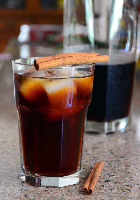 Make your own Cinnamon-Infused Cold Brew Coffee from scratch with this easy recipe, where cinnamon is steeped along with coffee for a delicious drink. Cinnamon Cold Brew, Coffee With Condensed Milk, Vanilla Coffee Creamer, Cold Brew Coffee Recipe, Cold Brew Recipe, Spicy Drinks, Making Cold Brew Coffee, Ninja Coffee, How To Make Ice Coffee