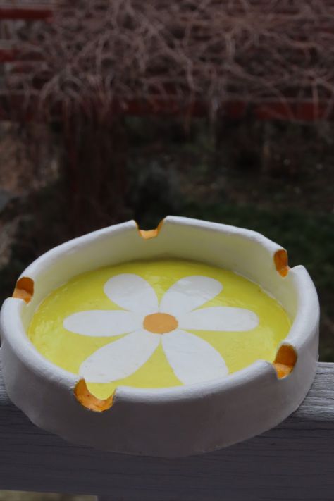 painted clay ashtray Ash Tray Designs Clay, Homemade Ash Tray Clay, Painted Ashtray Diy, Diy Air Dry Clay Ashtray, Astray Clay Ideas, Ash Tray Painting Ideas, Cool Ashtrays Clay, Ashtray Clay Ideas, Cute Ashtray Clay