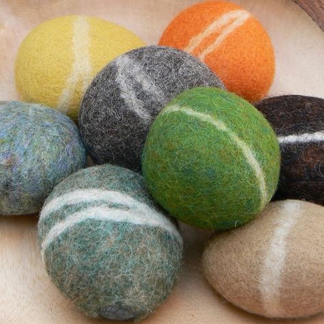 Needle Felting Tutorial, River Pebbles, Felted Bowls, Felted Soap, Felted Wool Crafts, Wet Felting Projects, Needle Felting Tutorials, Nature Table, Needle Felting Projects