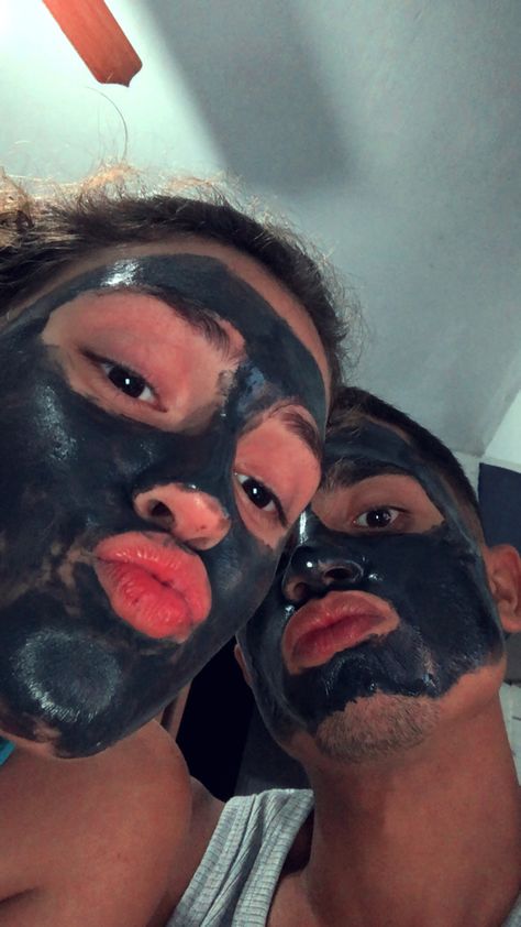 Skin Care Casal, Casal Skin Care, Couple Face Masks, Couple Skincare, Face Peel Mask, Couples Pics, Cute Face Masks, Charcoal Face Mask, Clay Face Mask