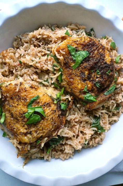 Chicken Thigh Recipes Indian, Middle Eastern Chicken And Rice, Cardamom Rice, Middle Eastern Chicken, Cardamom Recipe, Chicken Thigh Recipe, Chicken And Rice Dishes, Braised Chicken Thighs, One Pot Chicken