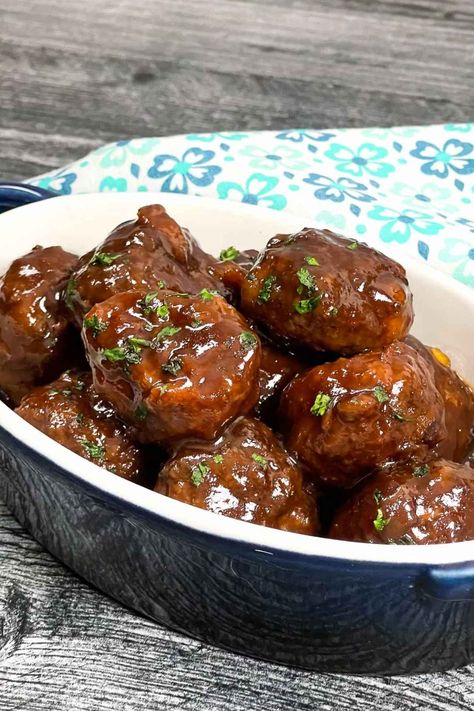 These delicious meatballs are a great appetizer for parties or holidays. Covered in a sweet and tangy sauce made with grape jelly (or jam) and barbecue sauce and cooked in a slow cooker. Get this meatball recipe and more at Honeybunch Hunts website. Meatballs With Grape Jelly, Cowboy Cornbread Casserole, Cowboy Cornbread, Cheesy Cornbread, Baked Meatball Recipe, Delicious Meatballs, Fried Brussel Sprouts, Meatball Recipes Crockpot, Grape Jelly Meatballs