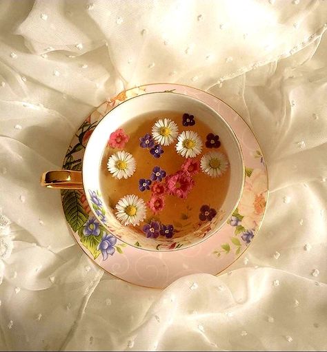 Flowers tea. uploaded by Michell Cheam on We Heart It Anime Nendoroid, Tea Flowers, Tea Aesthetic, Aesthetic Drinks, Pretty Drinks, Flower Tea, Aesthetic Stuff, Fairy Core, Pretty Food