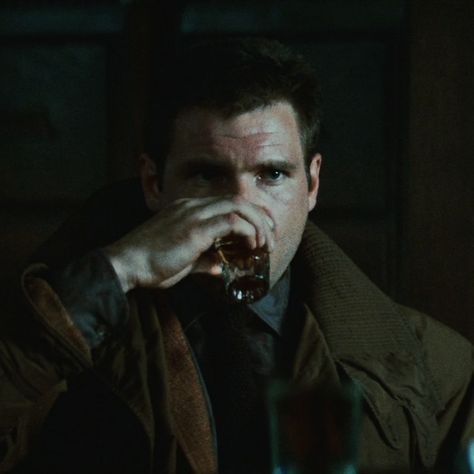 Harrison Ford as Rick Deckard Film Stills Deckard Blade Runner, Bladerunner 1982, Runner Pictures, Rick Deckard, Blade Runner 1982, Cinematic Shots, Sci Fi Anime, Blade Runner 2049, Harrison Ford