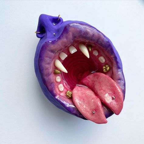 Custom mouth sculpture ashtray I hand sculpted for Willow Smith - @10tonfetus in Twitter Mouth Sculpture, Willow Smith, Sculpture Art Clay, Clay Diy Projects, Tanah Liat, Ceramics Pottery Art, Clay Art Projects, Ceramics Projects, Cute Clay