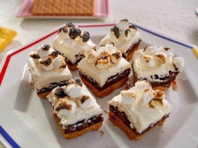 Recipes Deserts, Smores Brownies, Marshmallow Frosting, Food Boards, Easter Desserts, Delectable Desserts, Marshmallow Creme, Brownies Recipe, Brownie Bar